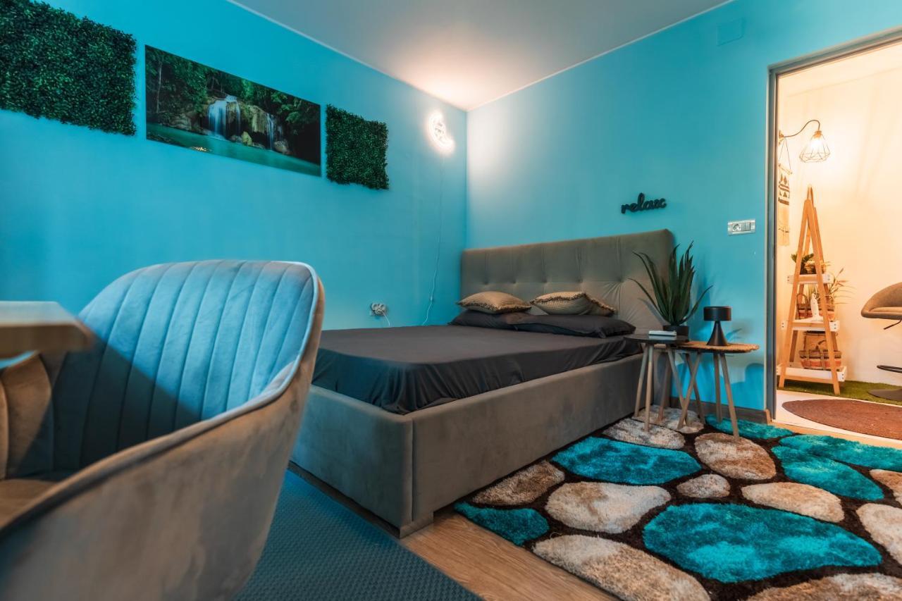 Jungle Apartment 15 Min Walk To Beach & Downtown Constanta Exterior photo