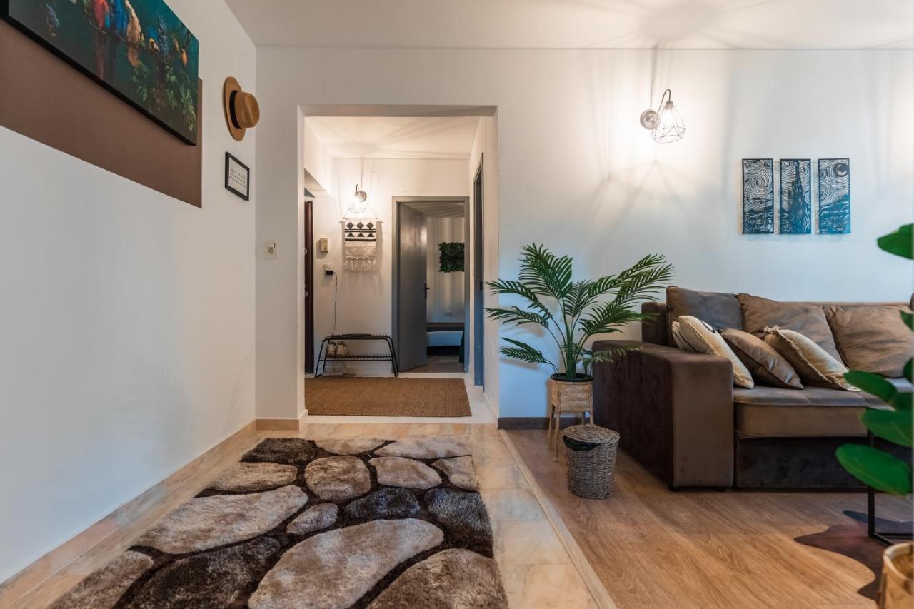Jungle Apartment 15 Min Walk To Beach & Downtown Constanta Exterior photo